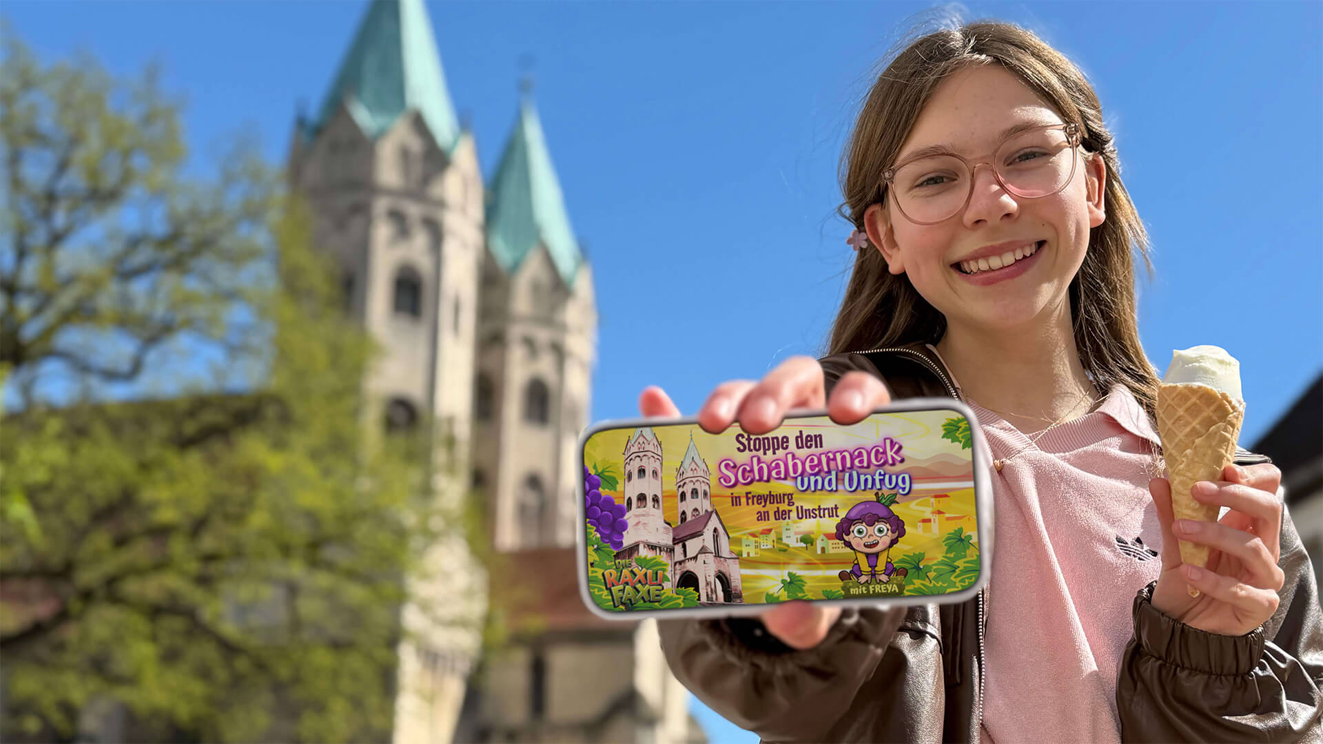 Mädchen mit Handy und Eis_tiny